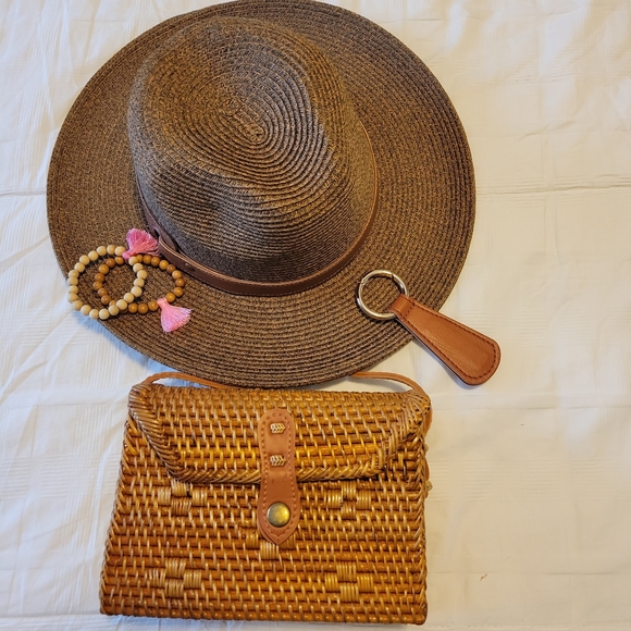 Meet your Posher, Jenn - Picture 1 of 2